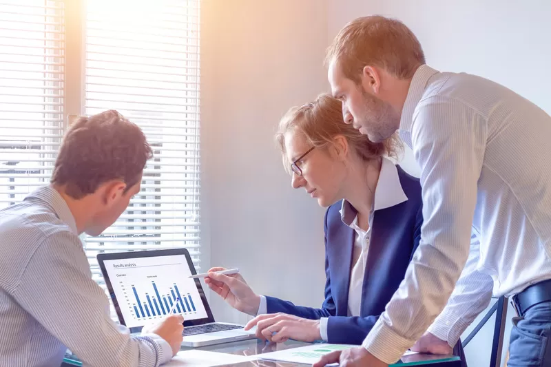 Custo por lead, custo por aquisição e ROI: entenda essas métricas